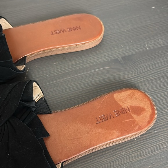 Nine West Melenda Sandals Slip On Black Gathered Faux Suede Slide Size 9 - Picture 3 of 9